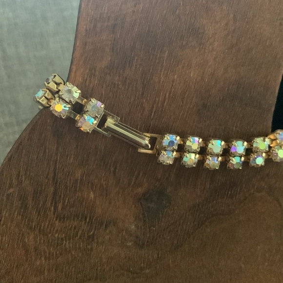 Four Vintage Gold Tone Bracelets 7-7.5” Faux Pearl AB Rhinestone - Picture 7 of 9